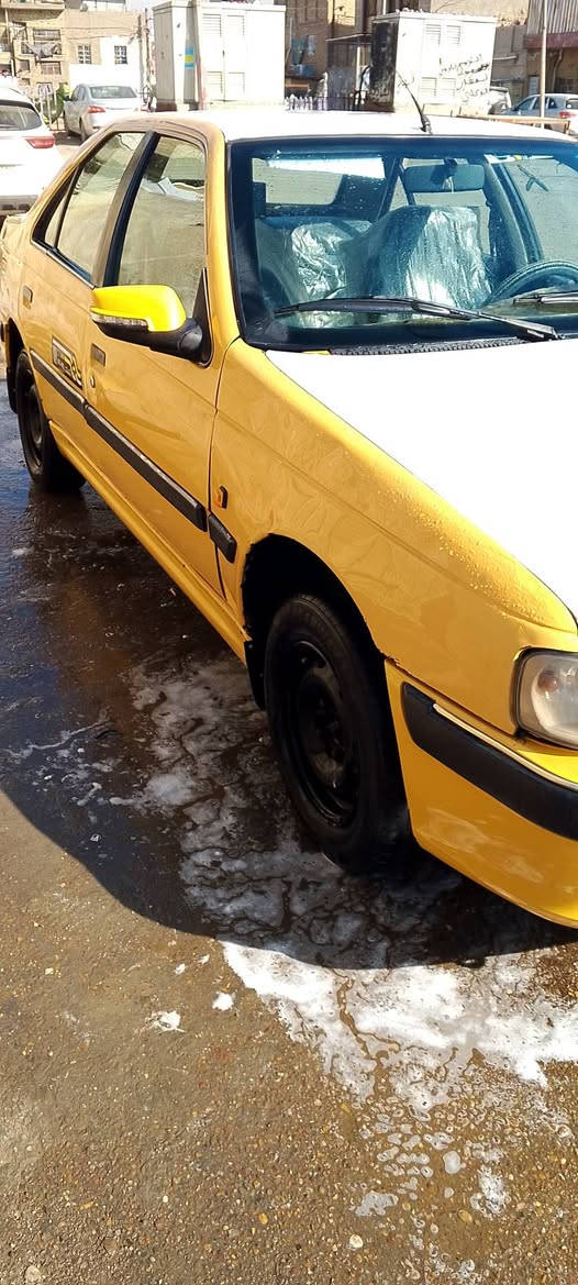 السلام عليكم بيجو بارص موديل 2011
رقم انكليزي مصفرة هيئة وغرامات ثاني يوم تحويل سياره جاهزه خير من الله من صدر من تراي من مكينه وكير سنويتها لل28 السعر ٢٧ 
العنوان مدينه الصدر رقم الهاتف ***********
