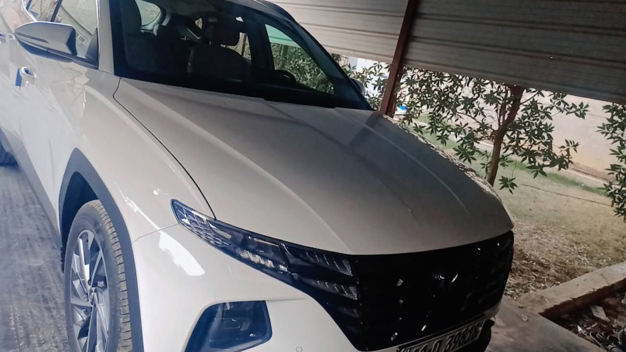 سلام عليكم للبيع توسان ٢٤ خليجي فول  مكفوله كفاله عامه
موصفاتها 
1_بصمه تشغيل وبصمه ابواب وتشغيل عن بعد 
2_تحكمات فول 
3_رقم بغداد بسمي 
4_سعر 235بيها مجال للشراي 
السياره لوك جديده ماشيه 40 للتواصل ع رقم ***********
