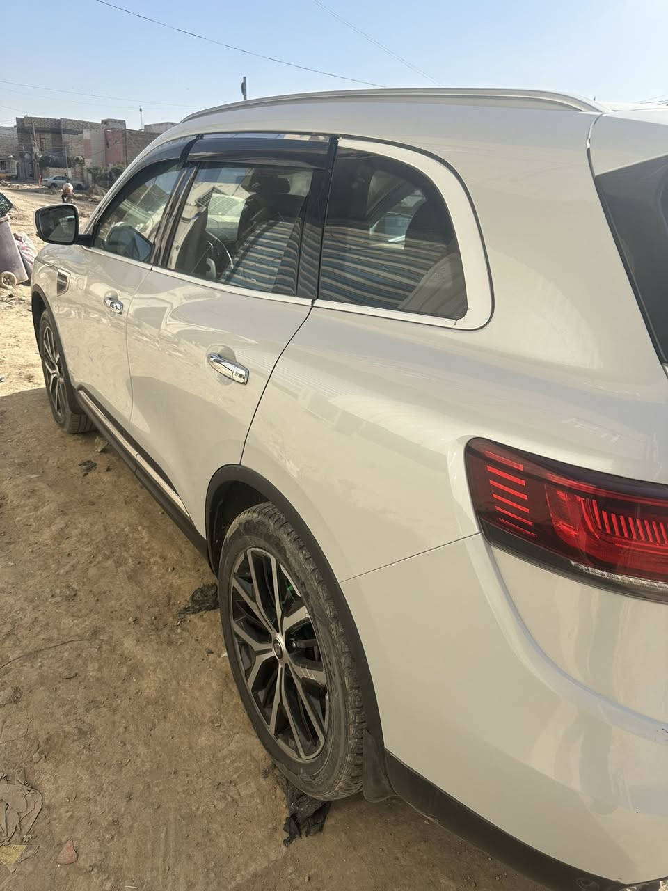 السلام عليكم للبيع رينو كوليوس مديل 2024 مكفولة
رقم اربيل فووول مواصفات والسيارة ضمان 5 سنوات من الشركة محرك و كير

ماشيه ٣٠ الف

مواصفات السيارة 

 المحرك 4 سلندر  2.5L ياباني

 ناقل حركة أوتوماتيك 7 سرعات

 دفع رباعي 4WD

 مفتاح التشغيل بصمة مع خاصية التشغيل عن بعد

حساسات 360 درجة

كامرا خلفية دوارة

مصابيح امامية LED زينون   

 مصابيح خلفية LED 

 ويل كب 19

 اشارة في المرايا الجانبية 

المرايا قابلة للطي تلقائياً

 رادار 360 درجه

عدد AIR BAG 8

 هاند بريك كهرباء 

 مكابح ABS 

 شاشه apple car play و android auto و GPS باللغه العربيه

 تحكم مقود

منفذ طاقة 

 تتسع المقصورة لـ 5 ركاب

مقاعد جلد و تدفئه للمقاعد الاماميه

 اضاءة led داخل الأبواب 5 الوان

 لوحة العدادات متغيره 4 أشكال

 تثبيت مقتعد الأطفال ISOFIX 

  تبريد مناخين للسائق و الراكب مع تبريد خلفي

 مقابض ابواب نيكل مع زر بصمه

 نظام مانع الانزلاق 

حاملات اكواب مبردهش

 سستم صوت BOSS

صندوق كهرباء

فتحة سقف بانوراما

اريل نفيگيشن

نظام الركن التلقائي autopark

مثبت سرعه 

المرأة الوسطيه بخاصية تعتيم الذاتي  

السعر 200وبيها مجال قليل جدا

السياره حره اربيل

للتواصل 

***********
