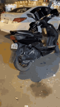 سلام عليكم شباب دراجة سكنس نثية 110ياباني للبيع لدراجة شوفت عينكم لدراجة كلش حلوة اي نقص مابيهة لستفسار اكذر رقمي *********** 🫀
