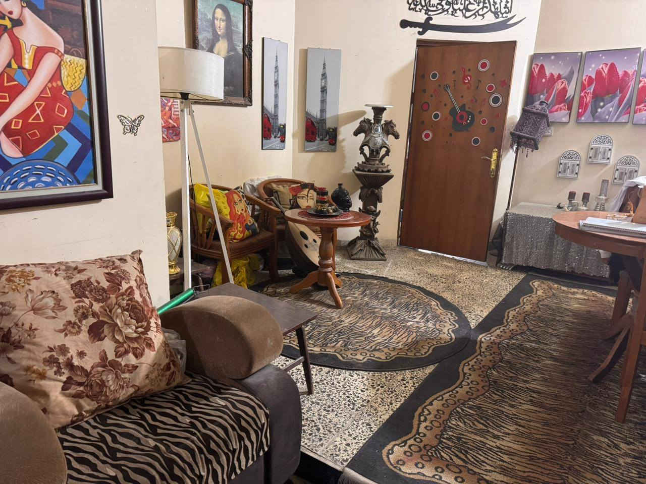 دار للبيع سند طابو صرف 
المساحة ٢٠٠م
الواجهه ١٠م 
نزال ٢٠م 
يحتوي على غرف نوم عدد/٣ + صالة واستقبال + حمام عدد/٢ + مطبخ + منور 

العنوان 
الدورة  - شرطة حاتم السعدون 
للاستفسار الاتصال على الرقم  ***********
