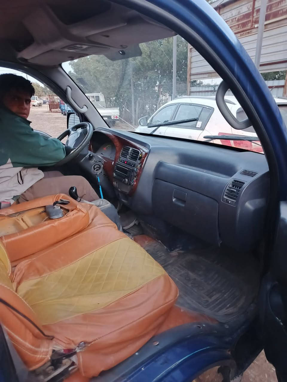 ***********السلام عليكم
كياه بنجو موديل ٢٠٠٧
٣٠٠٠السياره تحويل وكاله  السياره بسمي مكينه جديده تخم تايرات السياره حلوه
