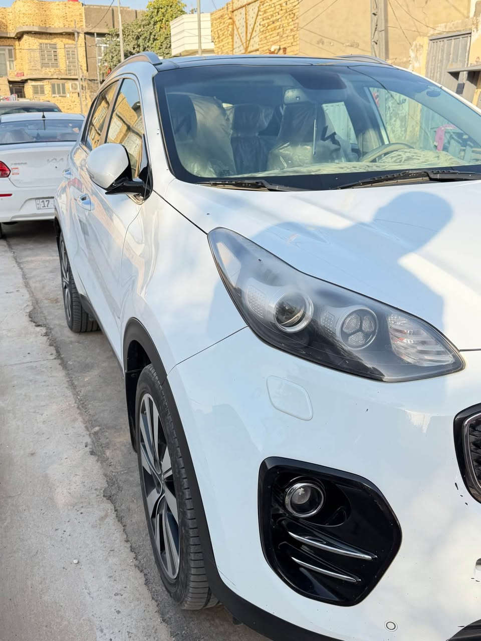 السلام عليكم (للبيع)
كيا سبورتج 2017 خليجي رقم اربيل  سنويه جديده
السيارة نضيفة جداً السعر 180 ورقه السياره كفاله من الصبغ والتبديل فقط بارد قليل مثل ماموضح بالسونار ومكانه بالديوانية مركز المحافظة *********** 
***********
المواصفات 

محرك 2000 دوش
كير محرك كفالة مامفتوح
بنراما فتحتين
قطعتين تبريد
تحكمات ستيرن
كامرة
حساسات امامي + خلفي 
كشنات جلد 
انضمة قيادة 3
ويل حجم 19
اشاير بل مري 
مرايات شفط
اشارت ترحيب 
زراك لايت بلادي 
حداديه امامي وخلفي جديد 
سياره كل نقص مابيه ديوانية, القادسية
