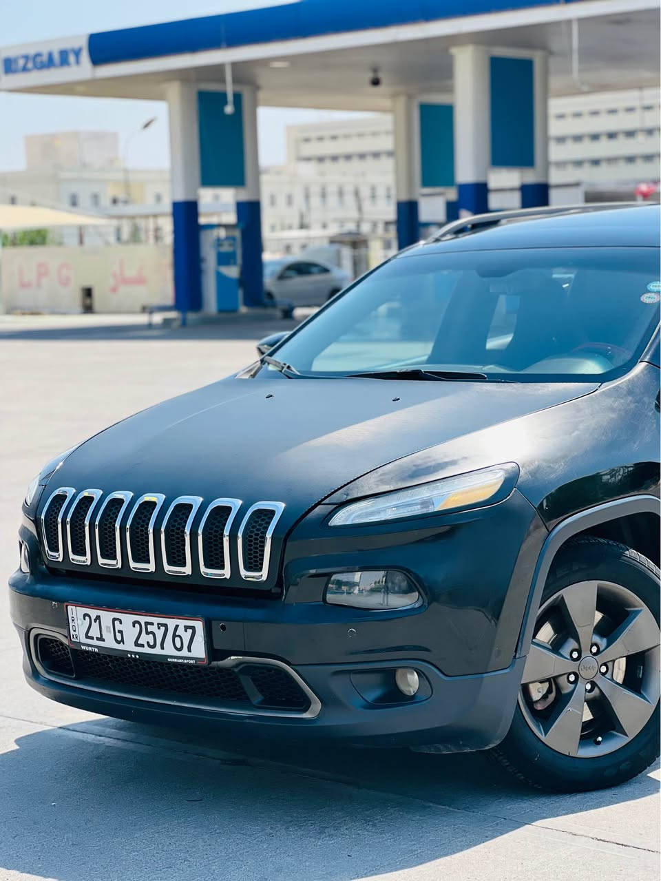 Jeep Cherokee 2017
فول فول مواسەفات پانۆراما کوشین هیتەر کوشین کارەبای بریک بەسمە شاشە و کامیرە تەبرید سارد و گەرم بەشەرت 2پارەچەی بۆیاغە بێ ژۆرێ ئیرباگی تەقیوە ئۆتۆمبیلە مالی دۆستە چرکەی تیا نیە گێر و مەکینە و کارەبایات بەشەرت چوار تایە و ویلی لۆکی لەسەرە سەنەوی و هەزەی نوێیە سیارەکە ماڵی دۆستە 
بۆ نرخ پەیوەندی بکەن 
واتساپ:***********
شوێن هەولیر. أربيل, العراق
