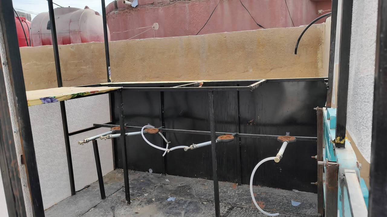 سلام عليكم مطعم متنقل عل ستوته 4 فريمزات مثل مموضح بل صوره كامله مغلفه الستوته مرقمه سنويه ورقم وشغاله كامله وياها بعض الاغراض السعر 3 ملااين و 250 الف وبيها مجال***********
