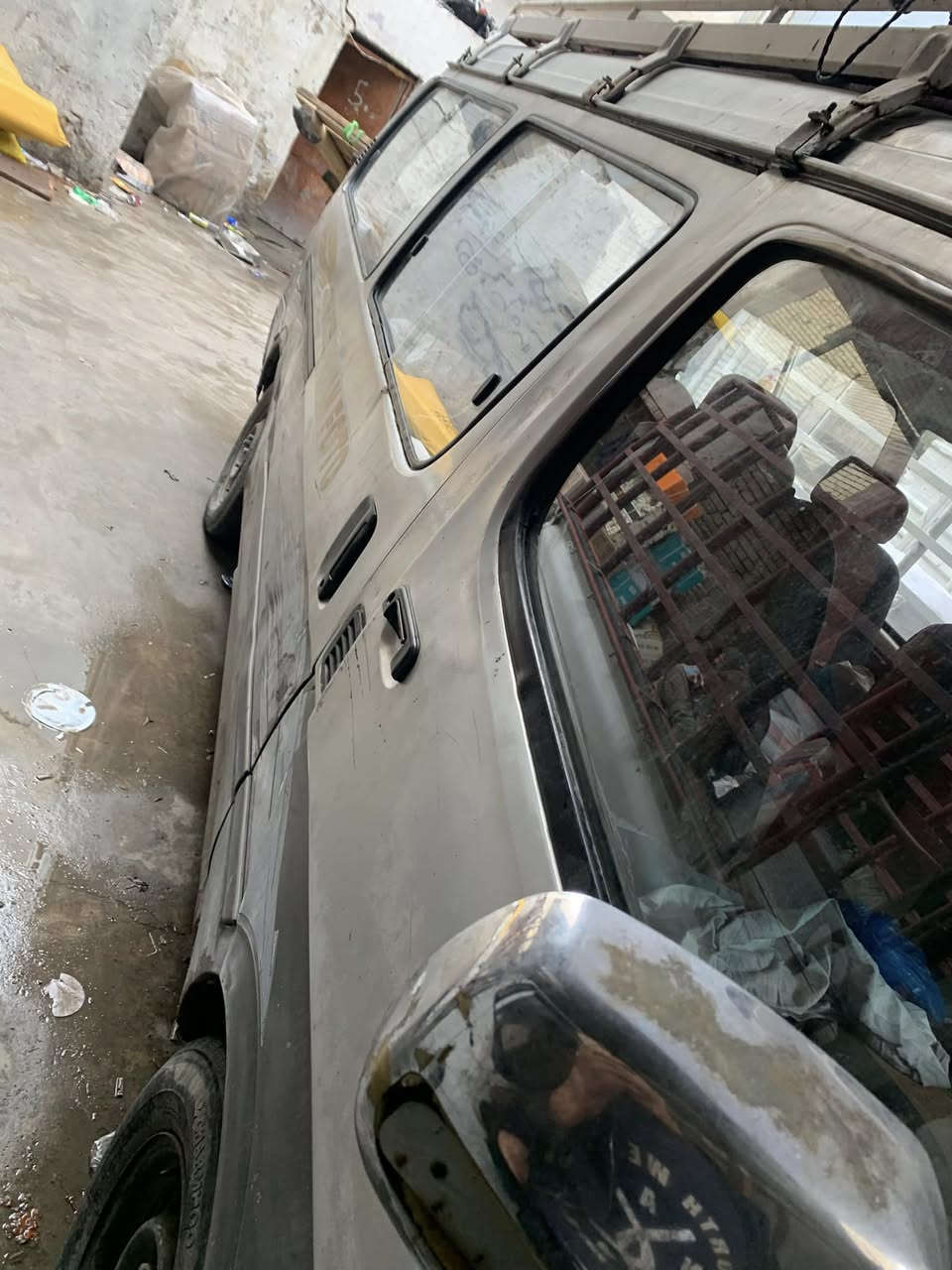 السلام عليكم للبيع فتون الوان موديل 2011 ابيع كوم حديد مصفره غرامات ورعيه موجود السعر 17 وبيه مجال ***********
