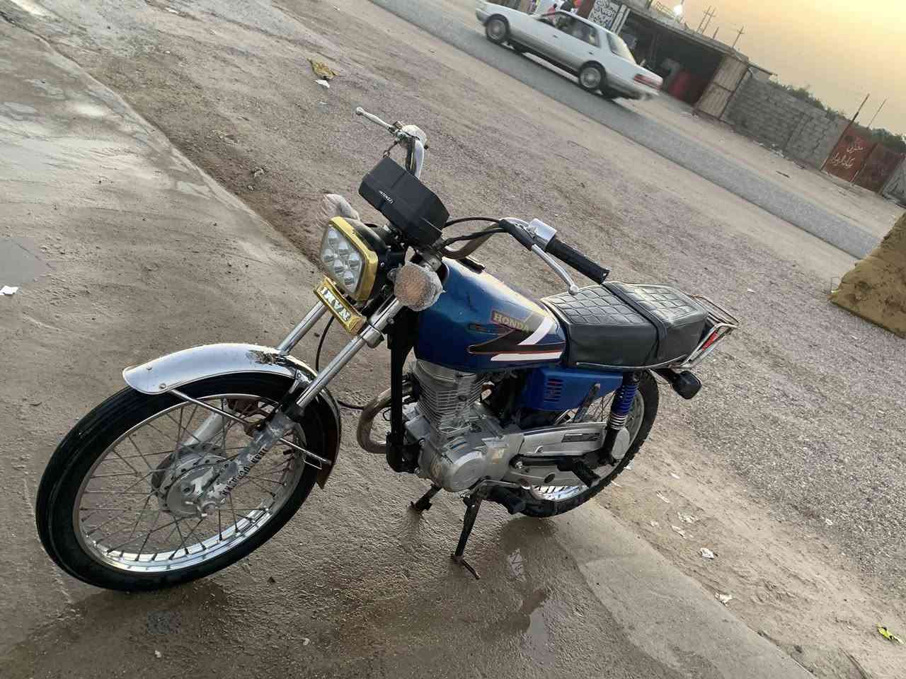 سلام عليكم دراجه إيراني
مكينه مكفوله 
كهربايته كله شغاله من طول الطول 
سعره 600 وبيه مجاله الشراي***********
