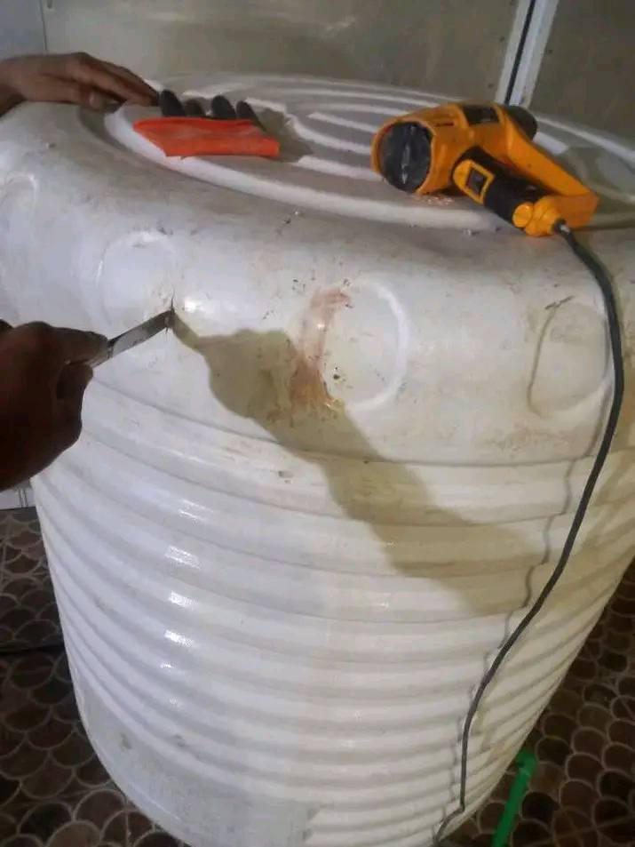 #تصليح ولحيم خزانات بلاستك مع ضمان
عمل داخل بيت فقط 
محل داخل الحله طريق حله نجف
📞*********** ابو رسل واتساب
شغل ضمان 👇👇
