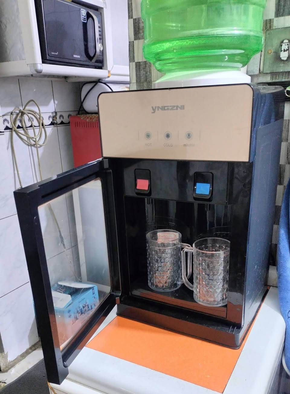 براد ماء ألماني منضدي صغير السعر(60 ألف )*********** شارع فلسطين
