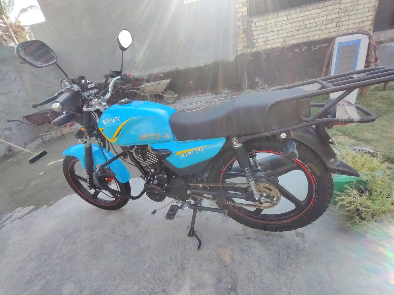 السلام عليكم درجة سالونك اصل موديل 2024لبيع دراجه نضيفه برغي ممالعوب بيها سعر 750الف رقمي.              *********** خاص مفتوح
