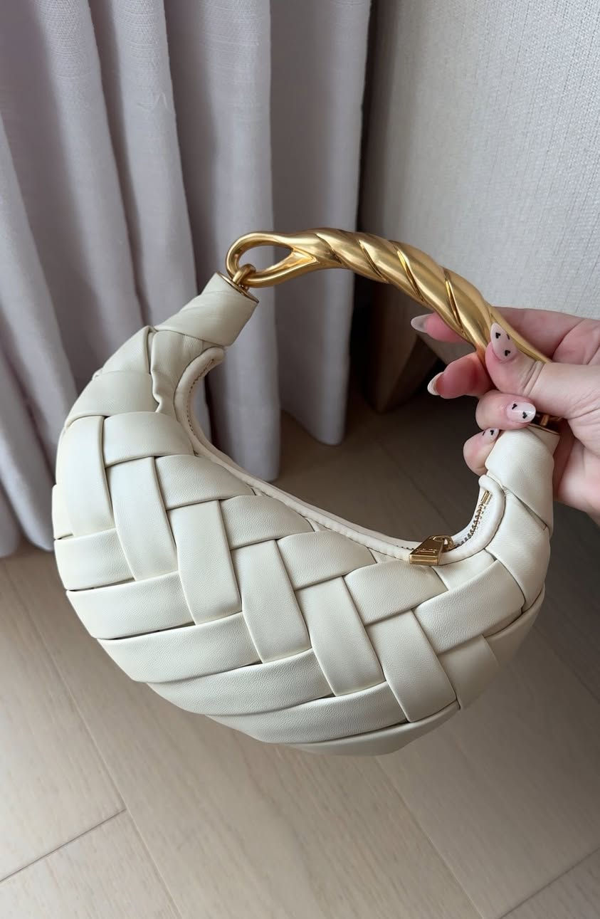 توفرت جنطة ماركة JW PEI


**إذا كنت صاحب هذا الإعلان وتريد حذفه لأي سبب، رجاءا أرسل رسالة إلى الدعم الفني**