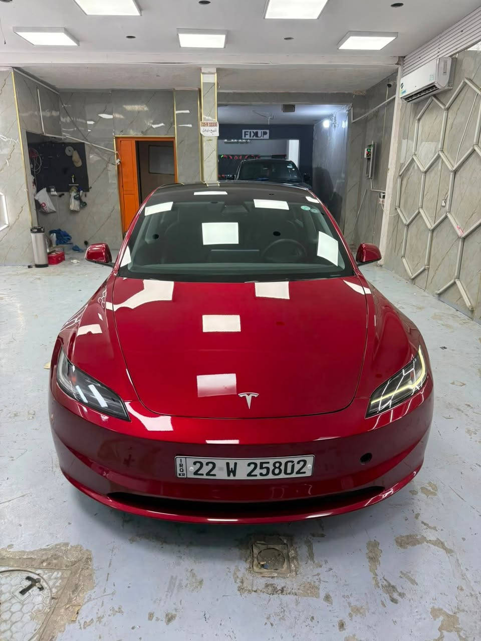السلام عليكم
Tesla 2024 model3 dual motor long range highland 
تيسلا 2024 مودل 3 دبل ماطور لونج رينج هايلاند
اون لاين 
حادث خفيف وبسيط
بابتين مصلحات نفسهن ومصبوغ على كدهن
بدون ايرباگ بدون دواخل
تمشيك بالشحنة 630 كيلو
دفع رباعي AWD
كشنات جلد اسود تدفئة وتبريد
شاشة خلفية 
اشاير ترحيب تيسلا بلادي
تحديد مسار
قيادة ذاتية
فجوج رياضي
تخم تايرات جديد نقشة حلوه
وباقي مواصفات الدبل معروفة
السيارة نظيفة كلش مبولشة وكاملة من كلشي
رقم اربيل بأسمي مو بأسم شركة 
صور الحادث وكل التفاصيل كاملة بالمنشور
السعر : 225 وبيهه مجال 
للاستفسار:
***********
