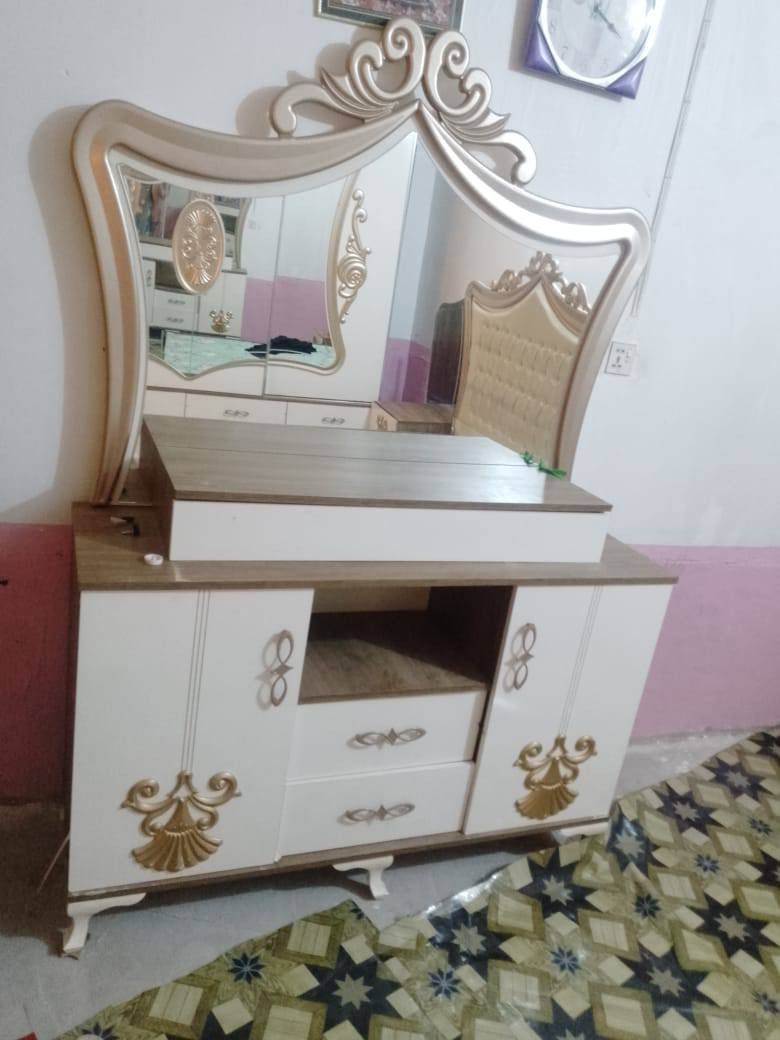 غرفه تركيه سعرها 300وبيها مجال شراي اتصل ***********
