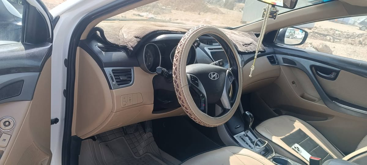 موديل 13 خليجي مكينة 1800 نظيفه كير جيد حداديه نص جاهزة تبريد تدفئه فتحه سلايد تحكمات ستيرن جهتين اشاير مري شاشه اصليه رقم بغداد باسمي الجديد  والسونار موجود صبغ نص البيبان بدون داخل اثر شخط مكان بغداد السعر 110
تواصل ***********
