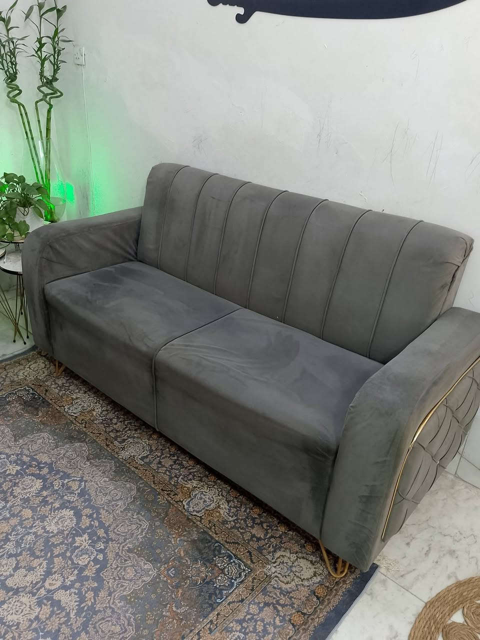 السلام عليكم تخم مستعمل نضيف مابي اي ضرر 8 مقاعد مكاني بغداد الاسكان رقم سعر 200 وبي مجال الهاتف ***********
