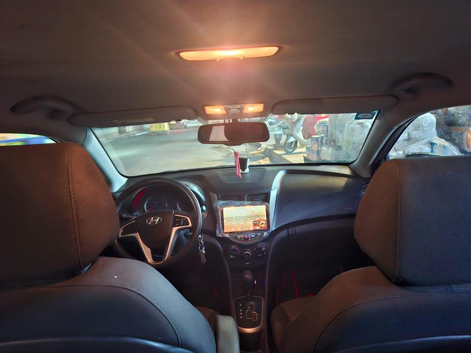 اكسنت هاج باك موديل ١٣ محرك ١٦٠٠  جيتي اي صدر جديد دواخل نضيف تخم تاير نضيف تبريد شغال  ينرادله ترتيبات بسيطه رقم بغداد شرط التحويل السياره بسم بنيه السعر ٧٥ ورقه وبيه مجال ما متواجدين على فيس الاتصال بالرقم ***********
