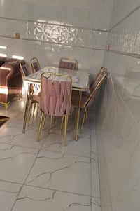 ميز طعام للبيع نضيف كلش سعره 100بي مجال الشراي يتصل 07708883227