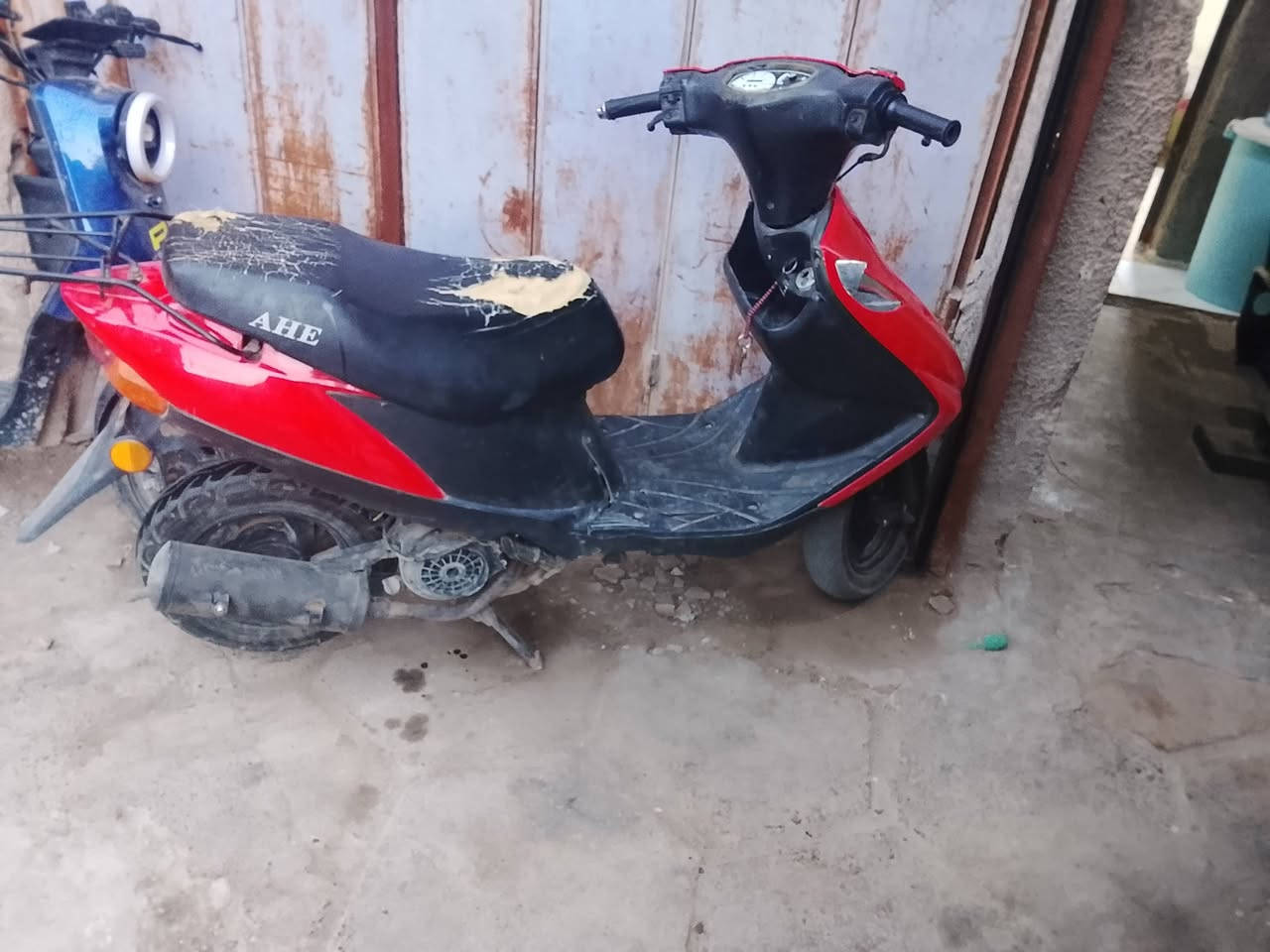 سلام عليكم دراجه للبيع دراجه نكره عوزه ترتيب حلوه كهربائيات شغاله  مكاني حيانيه سعر 200 رقمي واتساب *********** ابيع كوم حديد
