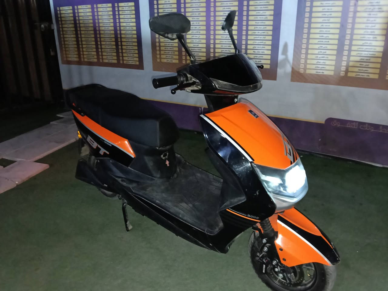 السلام عليكم
دراجة للبيع Bt شحن للبيع 
نظيفة جدا 
كير 3 نمر 
تشغيل عن بعد 
2 بصمة بعد
موديل جديد
بها مجال 650 فيها مجال العيون طيبين
للاتصال ***********
