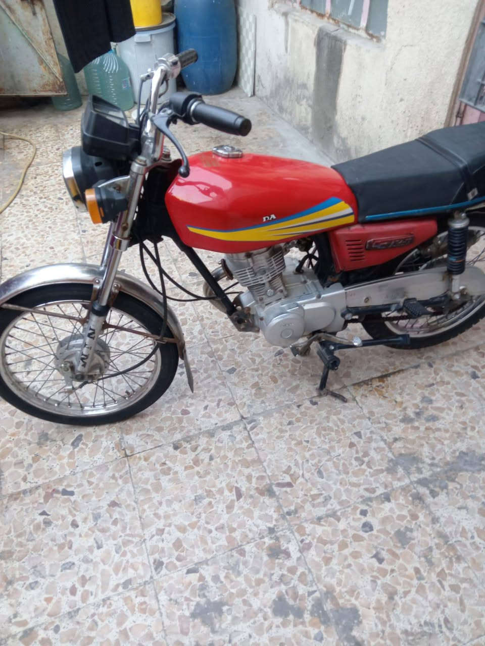 سلام عليكم دراجه للبيع ادوات السعر 300 مكاني بصره قبله ***********
