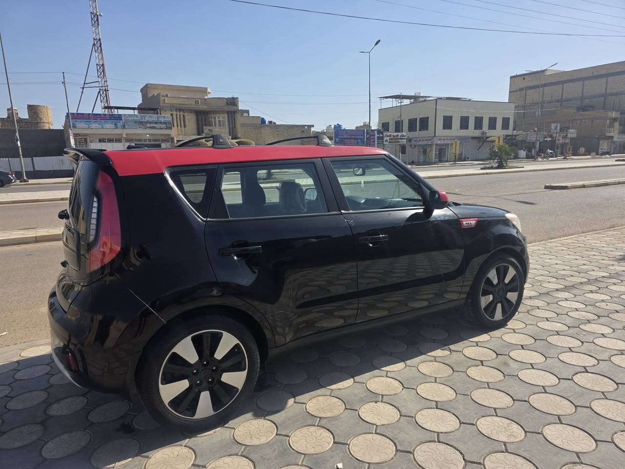 سلام عليكم كيه صول مديل 17 شاشه كبير مكينه 2000 للبيع امراوس السعر 115 وبيه مجال رقم ***********
