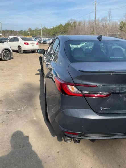 السلام عليكم 

كامري 2025 se  هايبرد 

رقم بغداد تحويل ثاني يوم 

ماشيه ٣٠٠٠٠ كيلو  السيارة 

الضرر موضح بلصورة 

مواصفات معروفة 

كشن كهرباء 

تبريد قطعتين 

شاشة كبيره 

كشن جلد 

كامرة خلفية + كامرة امامية تصوير بلادية 

تحكم ستيرن 

ثلاث وضعيات قيادة 

السيارة خير من الله

سعر ٢٣٠٠٠

مكان بغداد حي تونس

رقم الهاتف ***********
