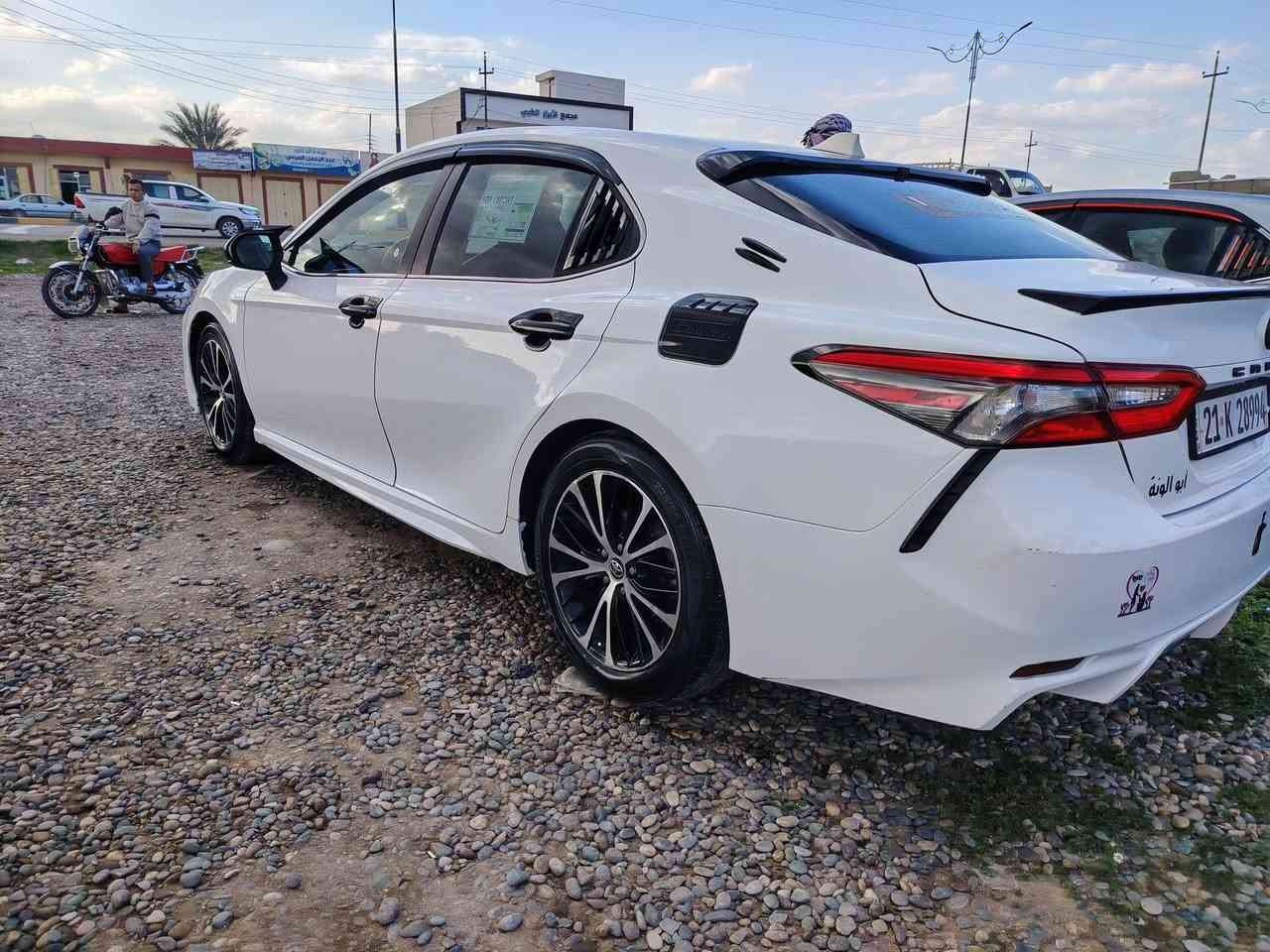 كامري موديل 2018 
موصفات SE
بسمي رقم وهزه جديد 
صدر تواير كلو جديد 
محرك شرط كير شرط 
ضرر بونيد وجاملق بدون دواخل 
اسياره حلوه ماتصرف عليها ربع مال جناي 
السعر 175 وبيها مجال 
الهاتف ***********
