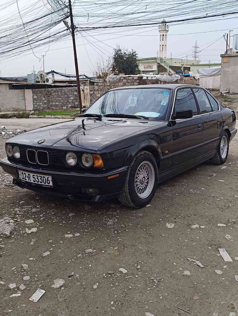 اسلام عليكم بيم حجم 525كبس كير ومكينه شرط رقم نينوئ بسمي صبغ جماليه موديل 1991 طخم تايه جديد 
مكان سياره موصل 
السعر 65وبيها مجال 
رقم تلفون ***********/  ***********
