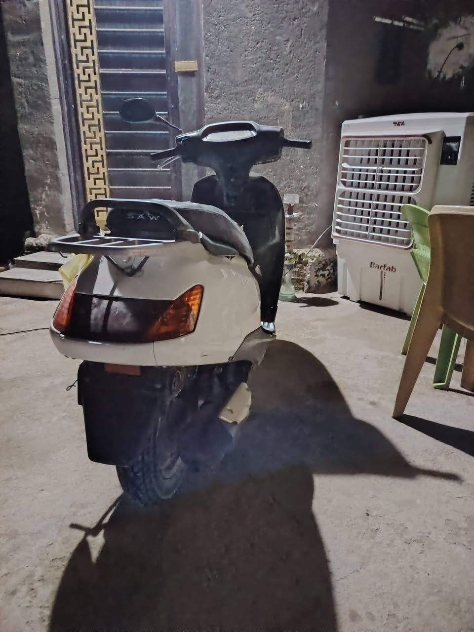 سلام عليكم دراجه للبيع مكينه مكفوله من الفتح و لصوت شرط فول نعومه
لدراجه عله وضع لشركه 
مراوس او بيع لسعر 400 وبيه مجال.  لمكان دوانيه قضاءالشاميه وهاذه رقمي ***********
