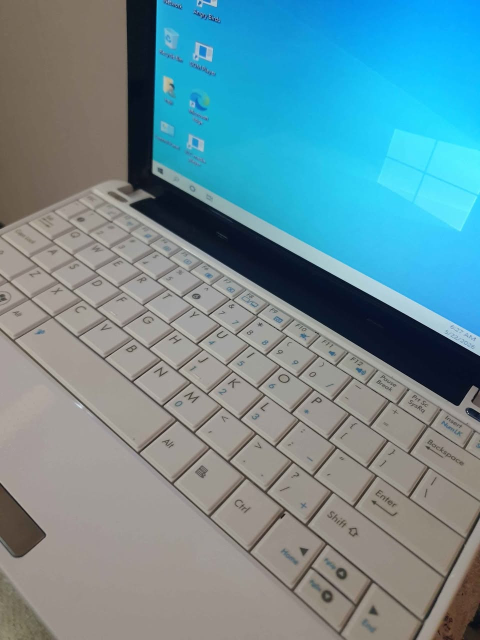 لابتوب ماركة اسوسasus
حجم الشاشة صغيرة10
معالجATOM...رام2...هارد250hdd 
شحن ساعتين 
شاحنة موجودة اصلية 
شغالودة وندوز 10
السعر 35الف 
المكان بغداد كرادة 
نعتذر لا يتوفر توصيل بغداد, العراق


**إذا كنت صاحب هذا الإعلان وتريد حذفه لأي سبب، رجاءا أرسل رسالة إلى الدعم الفني**