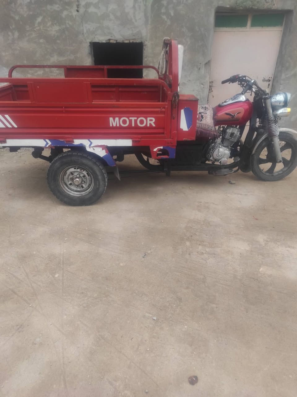 السلام عليكم ستوته للبيع كلك موديل 18 مكاتبه مال شارع ***********
