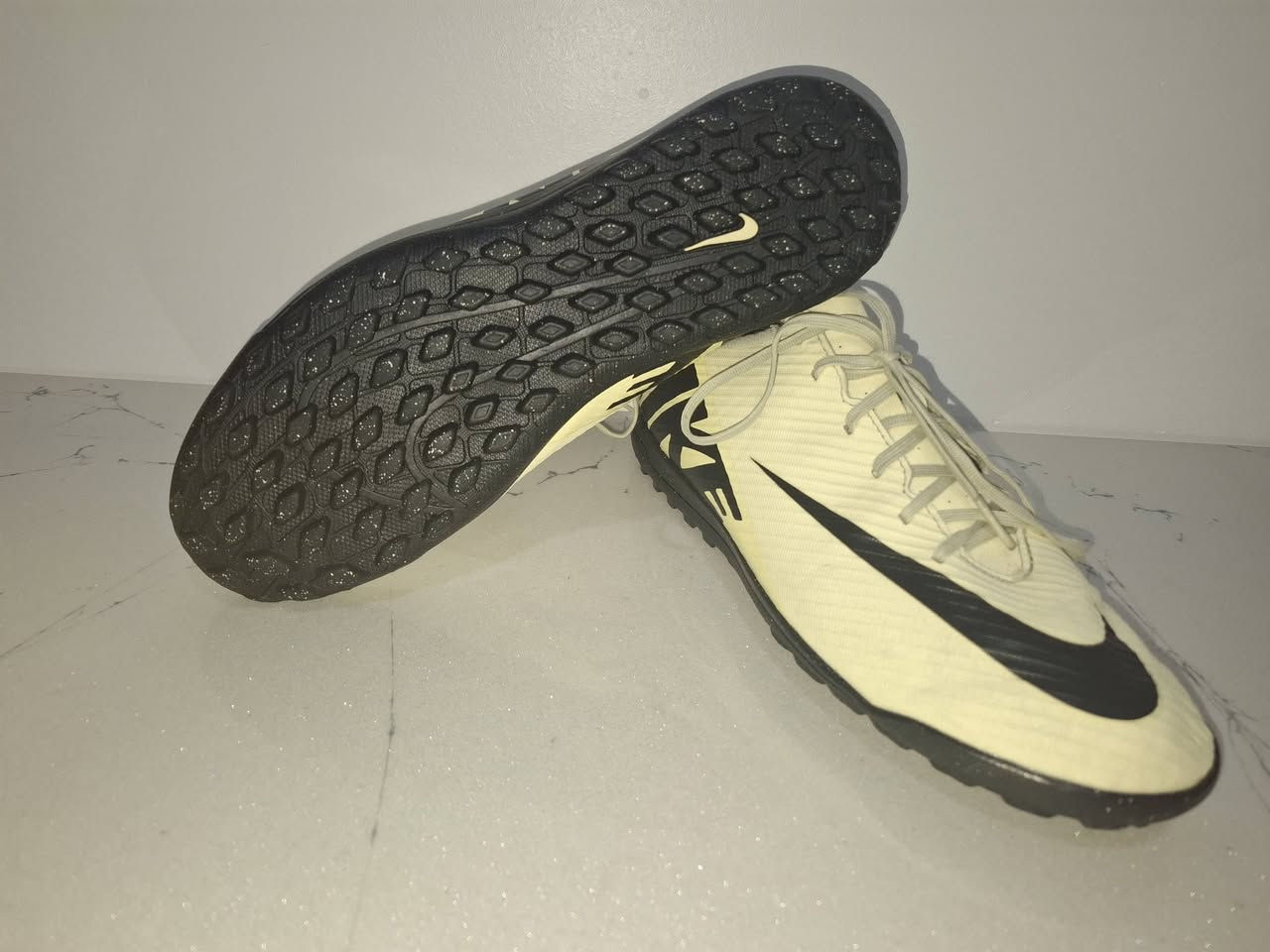 نايكي ميركوريال  اصدار حديث نظافة 100% قياس 42.5 طول القدم 27 سم يوجد توصيل لجميع المحافظات لمعرفة السعر التواصل على الخاص


**إذا كنت صاحب هذا الإعلان وتريد حذفه لأي سبب، رجاءا أرسل رسالة إلى الدعم الفني**