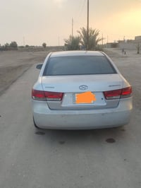 عندي سياره سوناته خليجي 2008 نضيفه احلا من صوره دواخلها حلوه سياره خير...