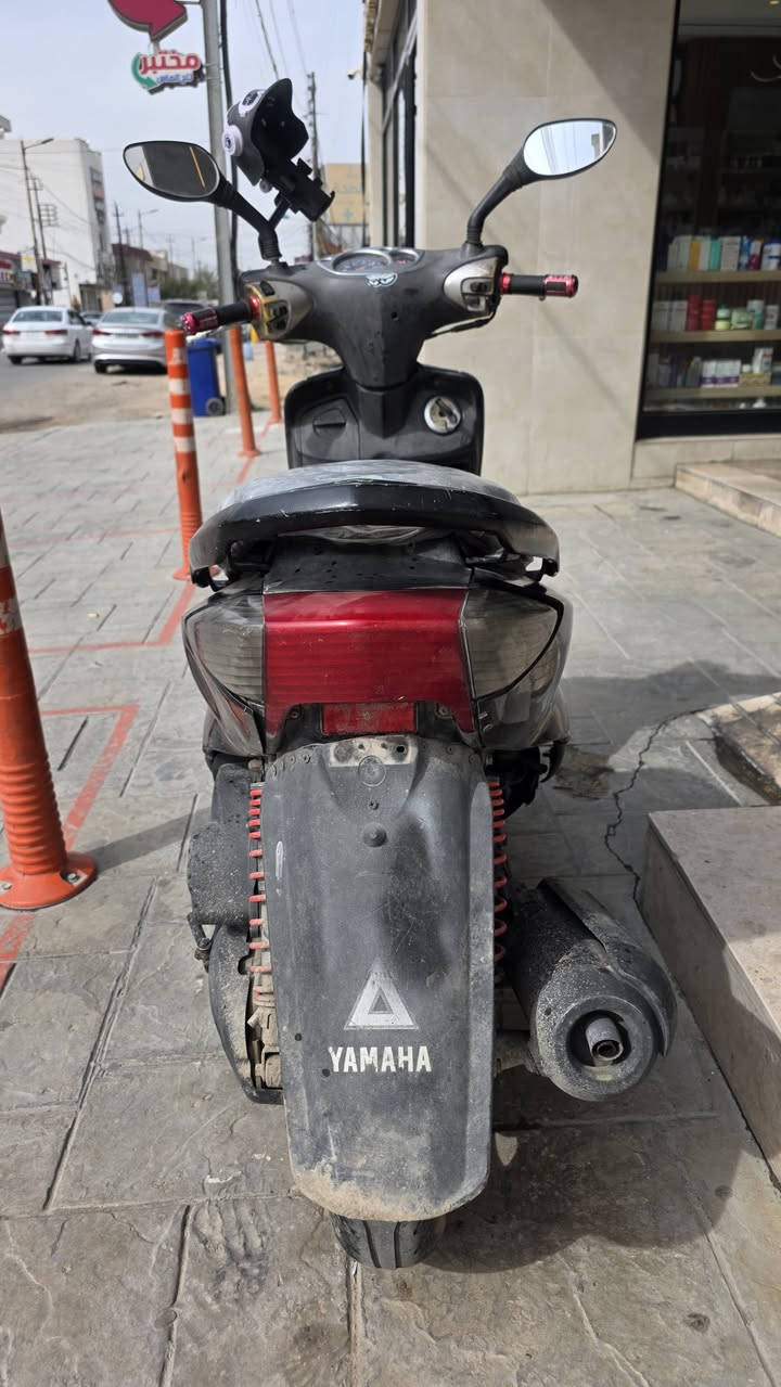 السلام عليكم دراجه سكنس نثيه تكدر تشتغل بيه دلفري وتكدر تشتغل بيه مندوب وتكدر اتطربك بيه جلبه مال شارع. بس اتوازيت . وارد ابيعه.  لون اسود مثل ماموضح للبيع.   سعر 500. كلشي بيه شغال بس العداد مال السرعه ميشتغل.   عداد بانزين يُشَتغلً  كهربائياته زينه.  تشتغل سلف وهندر.  وبيه منفيس مكاني الدوره ابو دشير.  رقمي *********** وبيه واتساب تجي تفحص عجبتك اخذه معجبتك هله بيك
