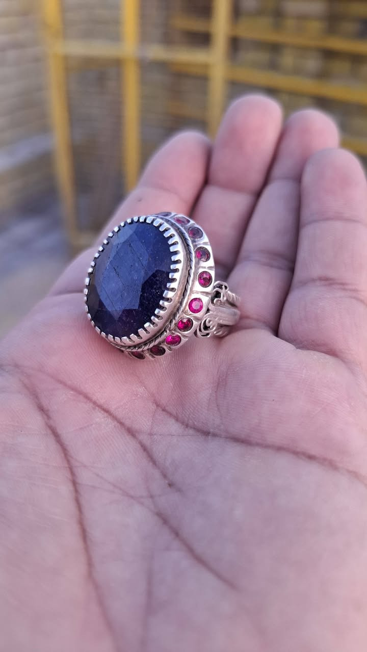 يا الله خاتم زفير ألماني صياغه يدويه ثكيله 
وزن القطعه ٣٨ حجر اصلي مطعم ٢٢ ياقوته 
موقعه اسم صاغ احمد البهادلي  مكاني بغداد مدينه الصدر لا يوجد لدي توصيل


**إذا كنت صاحب هذا الإعلان وتريد حذفه لأي سبب، رجاءا أرسل رسالة إلى الدعم الفني**