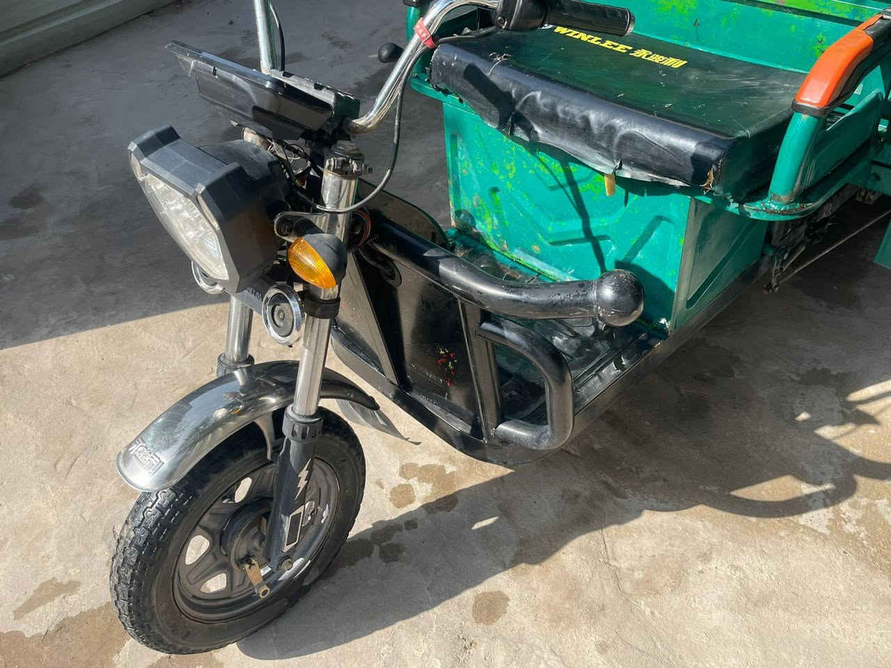 السلام عليكم ورحمة الله وبركاته اخوان عندي هاي الستوته الشحن للبيع موديل 24 السعر  المطوب 1200وبيها مجال العنوان البكريه مال الغزالية على الخط السريع رقم الهاتف ***********/*********** الواتساب اسيا
