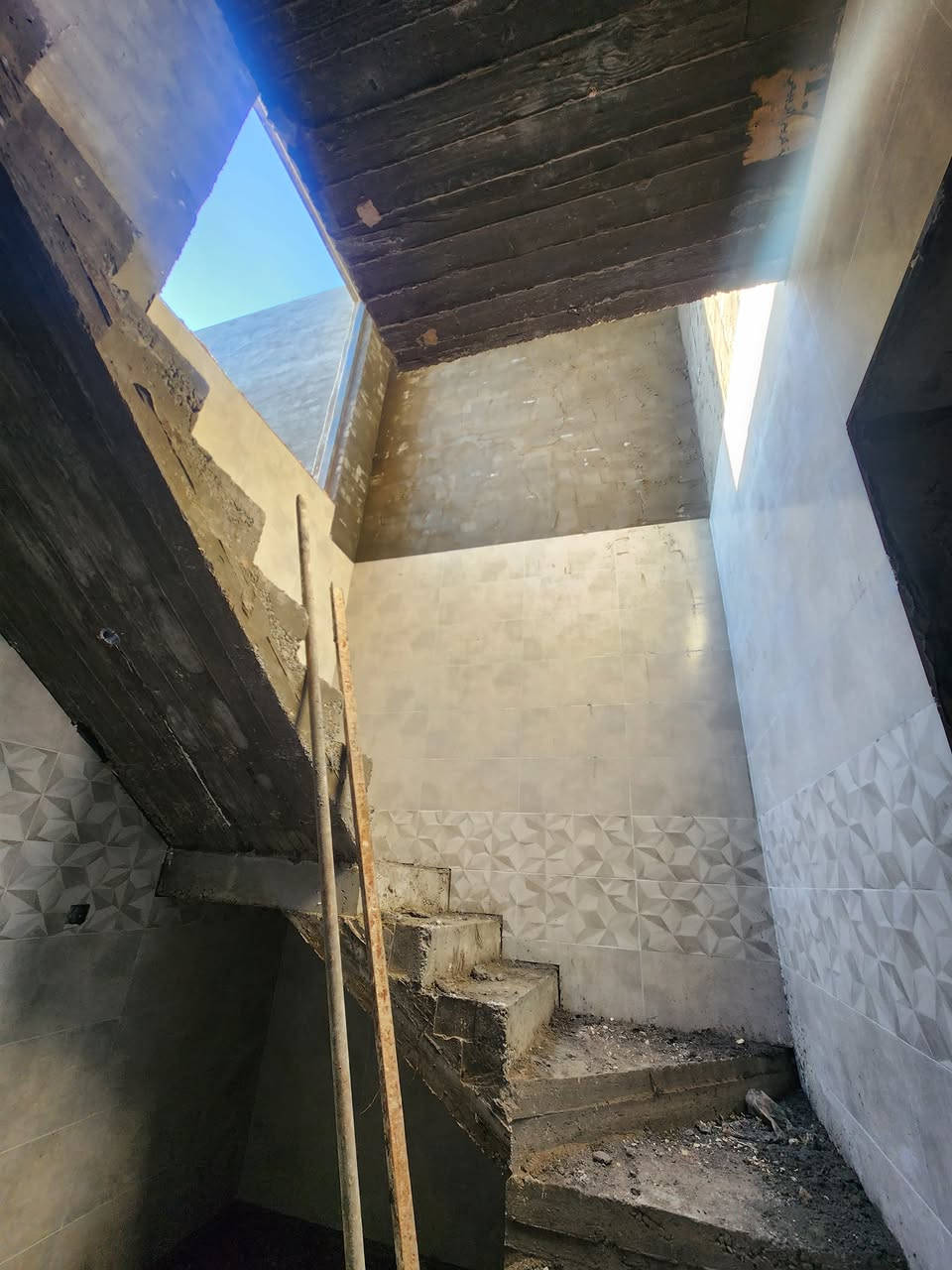 مشتمل للبيع #طابقين 👇 2026 👇
بناء طابوق - بورسلين -  تستلمه كامل 💯

✅ مساحة 104 م
✅ شارع 8 تبليط
✅ طابو زراعي 
✅ الصوفية - شارع 40 قرب القصر الأبيض 

3 غرف نوم واستقبال ومطبخ وصالة وصحيـات داخلية وخارجية وصحيات بالطابق ثاني 

للأستفسار أكثر 
*********** متوفر واتس 
مكتب التميز للعقار في قادسية الثانية قرب الحوراء
