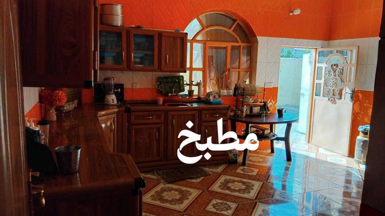 يالله على بركة الله بيت للبيع قطعة ومقاطعه ماشين بي معاملة تمليك مساحته 500م واجه 20م نزال25م عنوانه قضاء بلد شارع الإمام خدمات ماي حلو وكهرباء ومجاري وتبليط يتكون من 3غرف نوم وصالة واستقبال ومطبخ ومجموعة صحيات وحديقه كبيره جدا البناء كله طابوك بيت حلو ومرتب كله سيراميك السعر اتصل ***********
