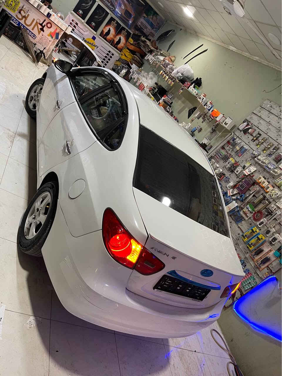 بەناوی خودای بەخشندەی میهرەبان 
هۆندا ئاڤانتی 2009
مەکینەی بچوکی دکشن بەرز 
گێڕ و مەکینەی بەشەرتی فیتەر
دەعم لێدراو و خایس و ڕزیوی بەشەرت 
سەقفی بەشەرت و بێ بۆیاغ 
چوار تایەو ویلی زۆر جوان و گەورەیلەژێرە 
برێک و توندوتۆڵی بەشەرت 
کارەبای
شوێن ڕانیە 
ژ.م.
***********
کۆڕەک واتس ئەپی لەسەرە
مەسج کراوەیە.. رانية, السليمانية
