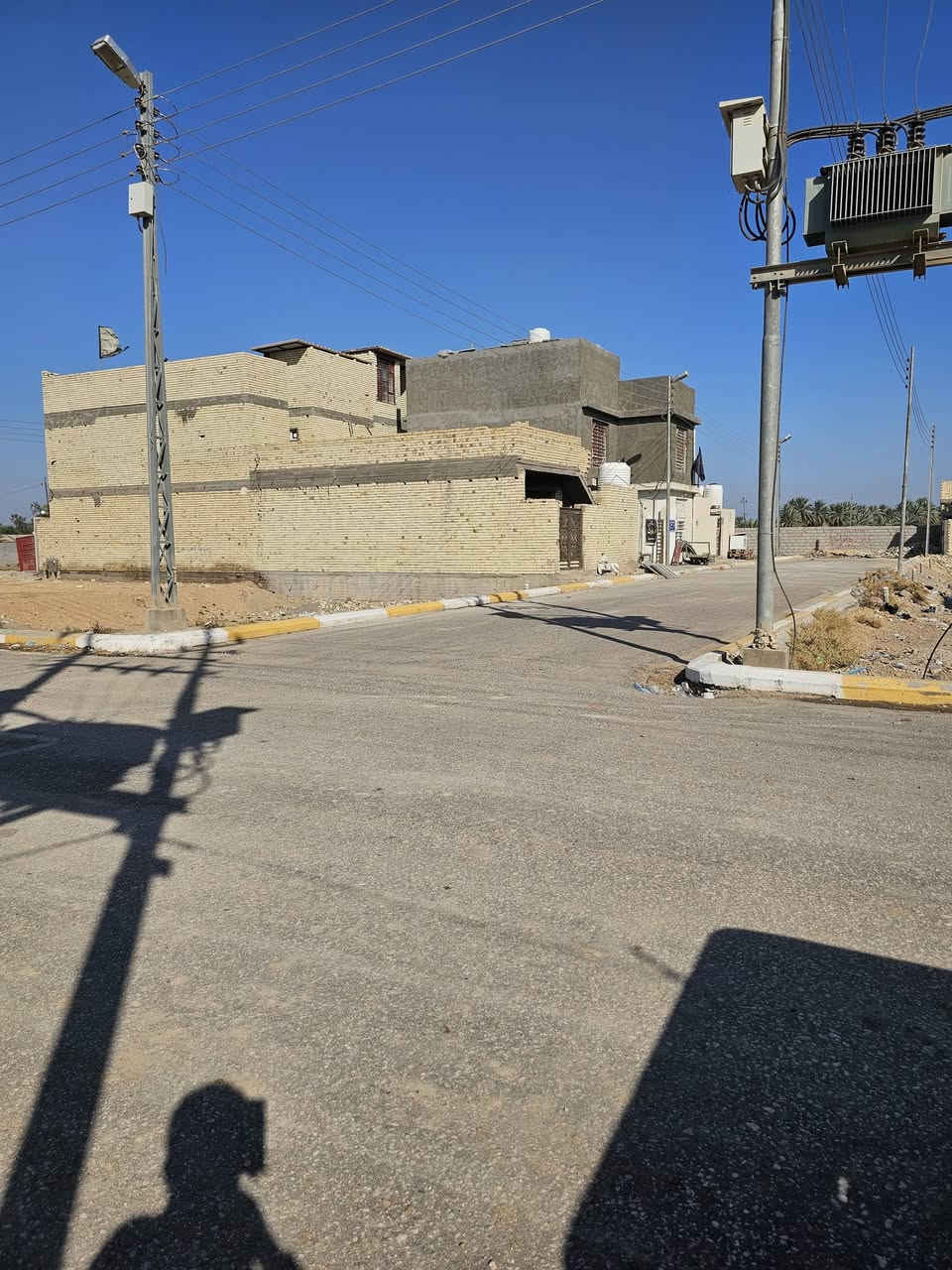 السلام عليكم .
قطعة أرض للبيع علئ سند ٢٥ إقرار محكمة  مساحتها ١٥٠ متر العنوان كربلاء طريق بغداد كربلاء عامود ٣٥٠ تبعد عن الشارع العام ١٠٠ متر تتوفر كافة الخدمات ماء كهرباء تبليط انترنت مجاري للاستفسار واتساب ***********
