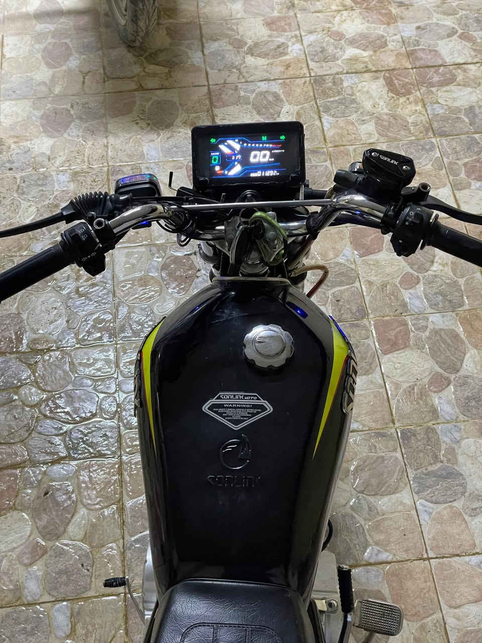 السلام عليكم ماطور سونلنك 5 كير 
نضيف مابي اي مشكلة كلة شغال موديل 24  السعر 700 الف وبي مجال  االتواصل على الرقم ***********
