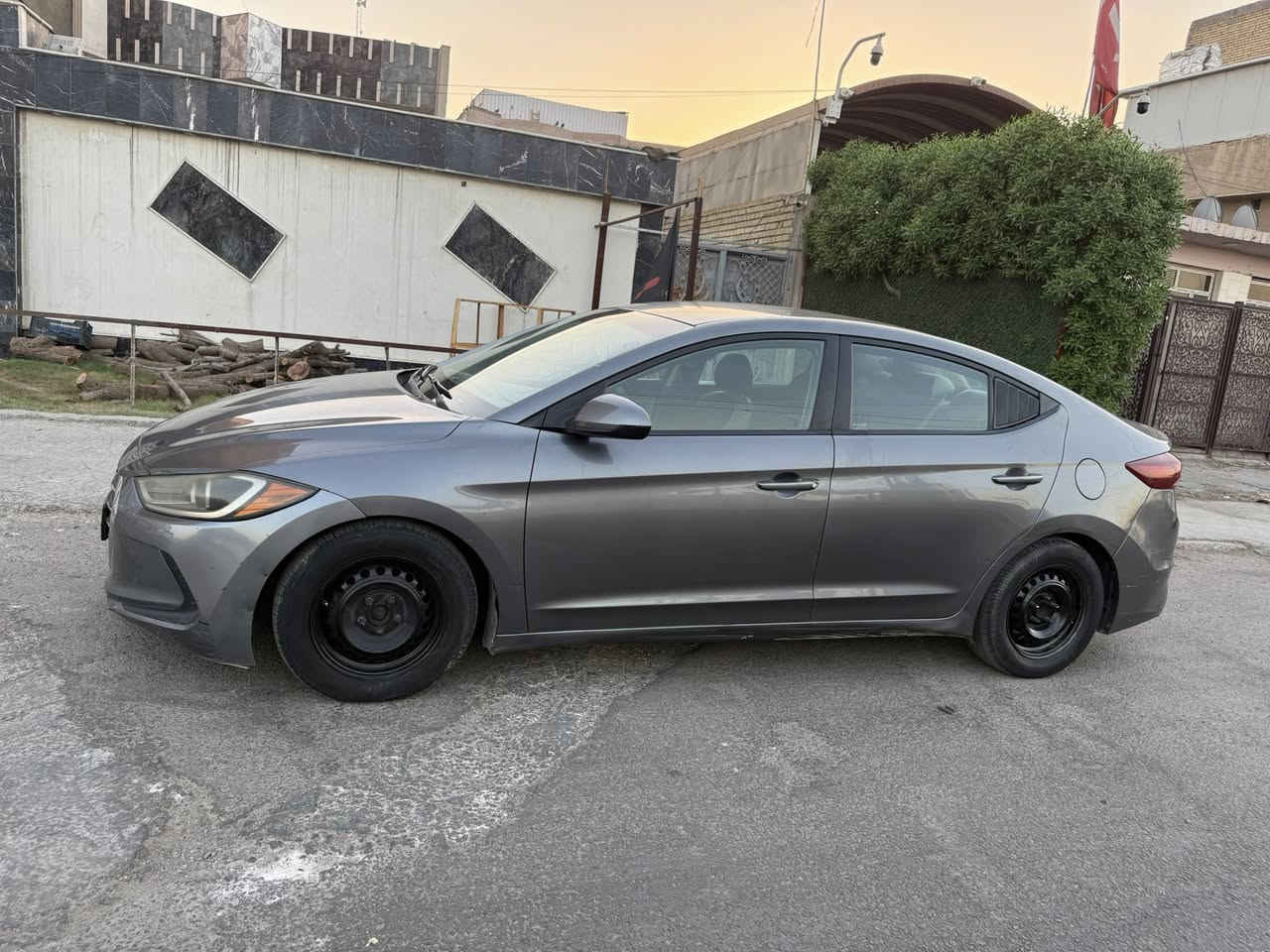 النترا 2018 وارد امريكي ضررها دعاميه خلفية وضرر
بسيط كلش بلجنطه 
بيها بنيد مرشوش فقط 
ماشية.  90 
+ صار بيها حادث بالعراق الباب عكس السايق والهلال الخلفي ماشر بالصورة رجعن بارد 
سليمانية 
مواصفات عادية 
رايدها ١٢٣ 
***********
