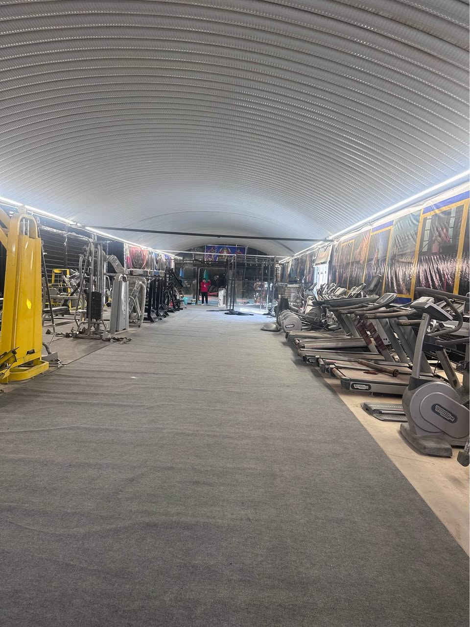 قاعة رياضية للبيع 
المساحة // 1000 م
الموقع // الجزائر شارع البستان 
مقابل حسين لانش 
تحتوي على العديد من اجهزة كمال الأجسام 
مع قاعة للكيك بوكسينغ 
تباع مع الأجهزة او بدونها
حسب رغبة المشتري 
تصلح ان تكون مطعم وكوفي

للمزيد من المعلومات يرجى الاتصال 
***********//***********
مكتب حسام للعقار والمقاولات 
أم الخيل الشارع الرئيسي مجاور هيئة النزاهة ديوانية, القادسية
