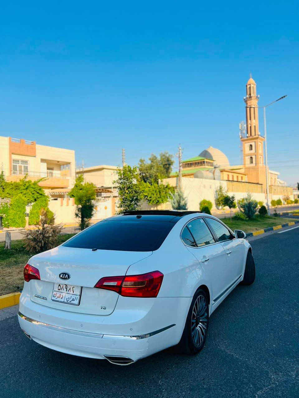 KIA Cadenza 2013
زور خاوينه 
گير و مه كينه به شه رت نه كرايته وه كه پسه 
ته قه و ره قه و ته بريت به شه رت 
فول فول مواسه فات 
پانوراما په رده 
ده رگاو جاملغى سبوغه بئ ناوگرتن 
ئه رباك هه مووى به شه رت 
٢٥٠ هه زار رويشتوه 
١٢ وه ره قه غرامه ى له سه ره 
ره قه م دهوك 
ناونيشان هه ولير 
*********** أربيل, العراق
