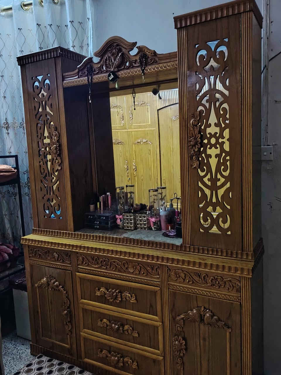 غرفه فصال مو مال سوك ست ابواب صاج للبيع مليون وميه المكان تلكيف ***********
