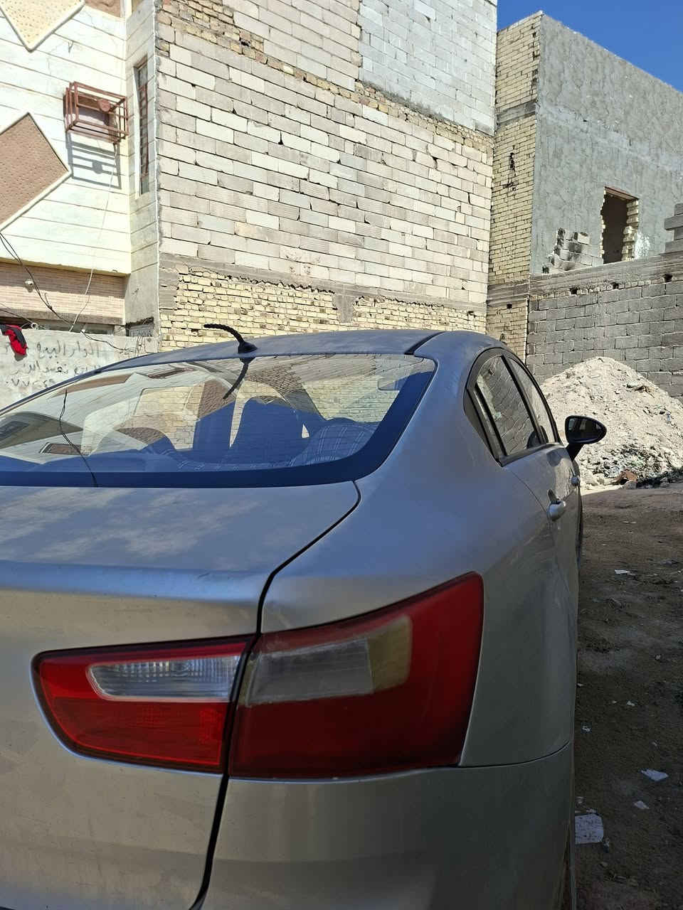 السلام عليكم ريو موديل 13 خليجي
محرك 1600 
لون سلفري
رقم مثنى بأسمي شرط المداور بكربلاء
بيها طخات خفيفه محركها كايم بس السياره تمشي وترايها للبصره
السعر 70 وبيها مجال قليل 
العنوان كربلاء 
الرقم ***********
واتساب ***********
