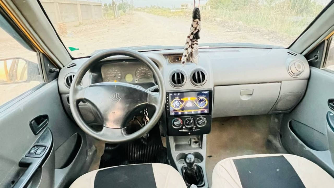 سيارة سايبة موديل 2013  رقم بغداد انكليزي مصفرة هيئة وغرامات مكينة بيهة خيط تبخير كير مكفول دواخلهة تخبل تخم تاير كهربائية كاملة كلها شغالة تبريد شغال لايت زنون شاشة اصلية كامرة خلفية  شواصيهة تخبل سيارة ماجناي مانقصهة شي سعر 25 قفل
***********
