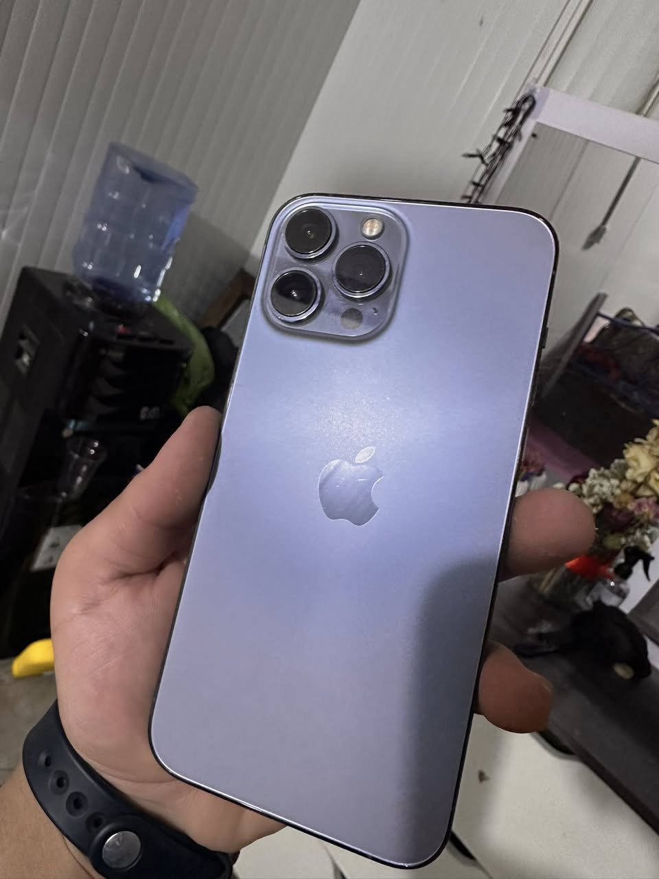 ايفون 13 برو ماكس غير مفتوح 256 بطاريه91 غير معاليه شرط الفحص شاحن اصلي غير مستخدم وياه فقط سعره725 وبي مجال قليل ***********
