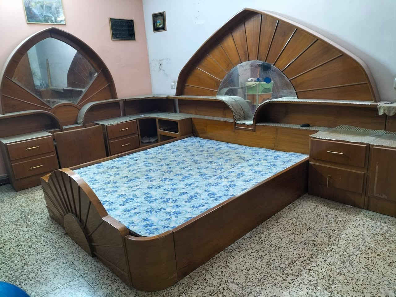 غرفة نوم صاج عراقي 11 قطعة للبيع
مكاني بغداد  حي الخضراء للتواصل ***********
