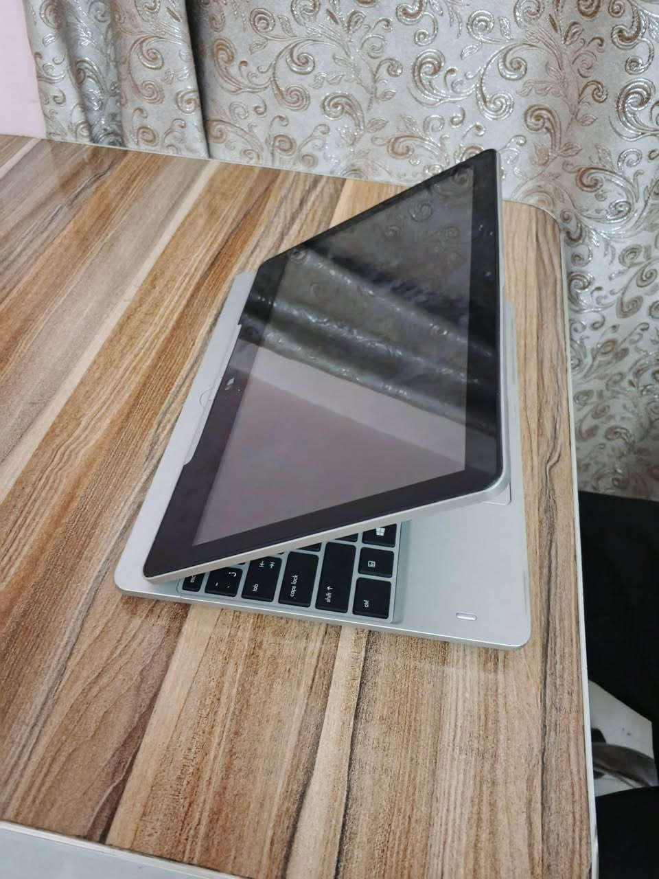 سلام عليكم حاسبه hp يتمل على نظام الايباد كذلك
والسعر ٢٥٠ وبي مجال للطيبين 
مكاني بغداد
الرقم ***********
يوجد واتساب
